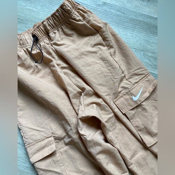 Nike Pants - Nike Sportswear Essential Women's High-Rise Cargo Parachute Pants sz XS NWT